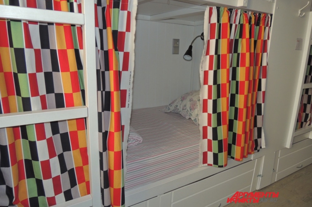 Спальные места надёжно защищены плотными шторами. Фото: АиФ/ Надежда Кузьмина